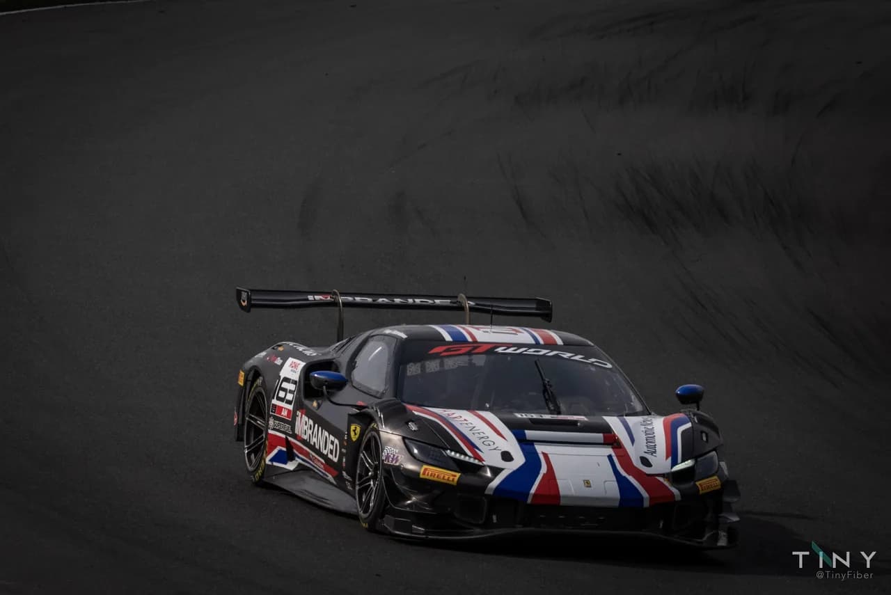 Motorsport photography from the Racing collection. Racing photo 13 of 34.