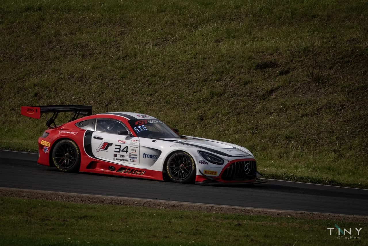 Motorsport photography from the Racing collection. Racing photo 17 of 34.
